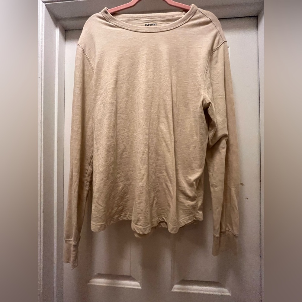 NWOT Old Navy Men’s L/S Curved Hem Tee - Color: A Stones Throw - Sz Large
